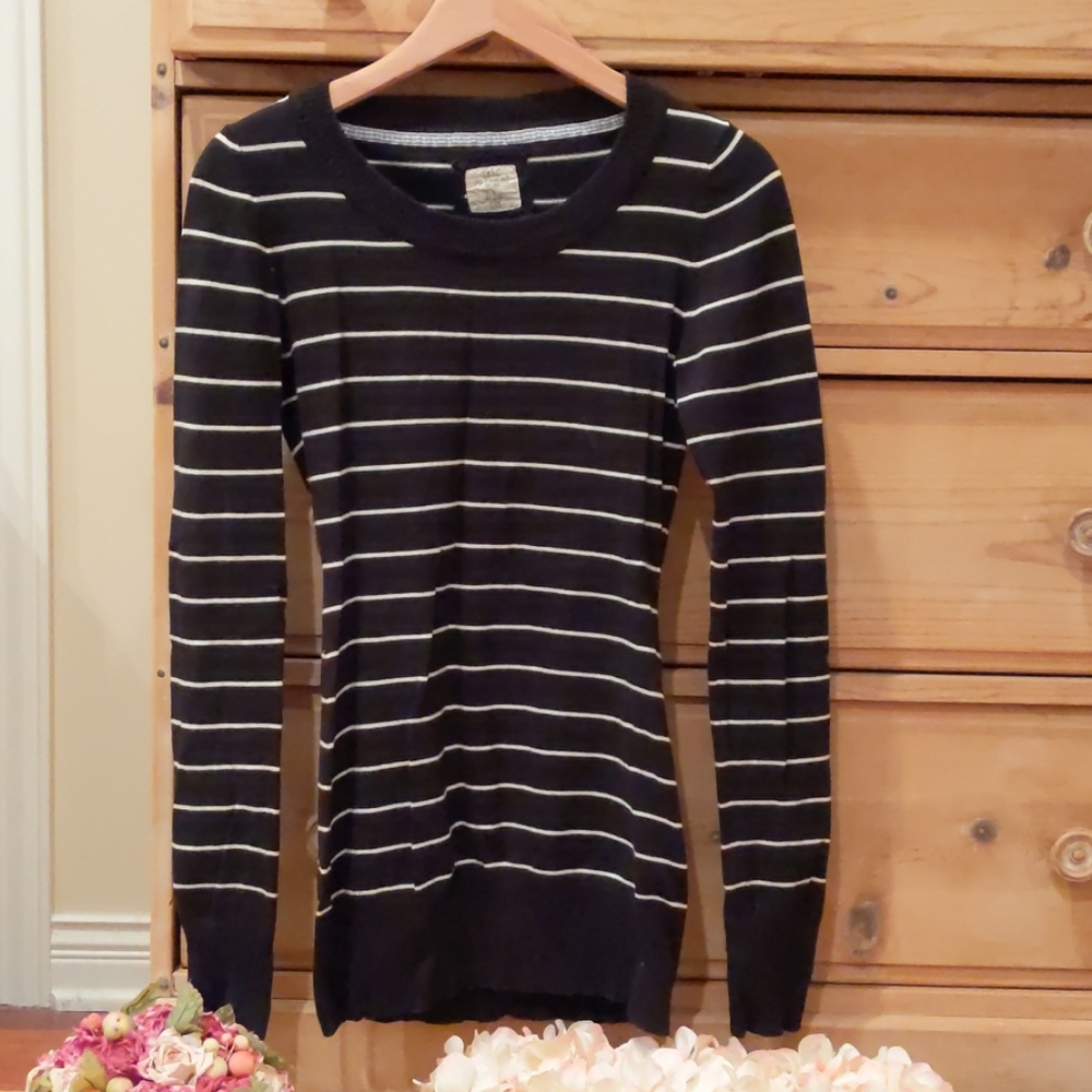 H and M Black and White Long-sleeved Shirt